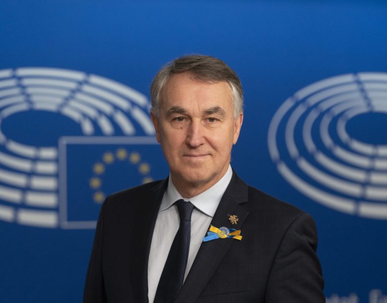 EP-166177A_Austrevicius_portrait